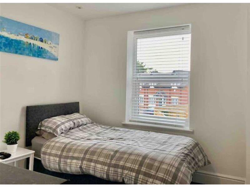 Oyo Hillcrest Studio Apartments คลีทอร์ปส์ ภายนอก รูปภาพ